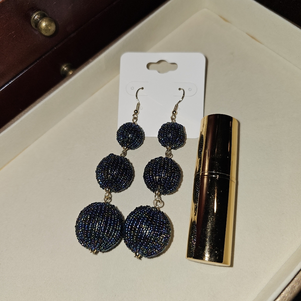Long iridescent beaded earrings - Picture 4 of 7
